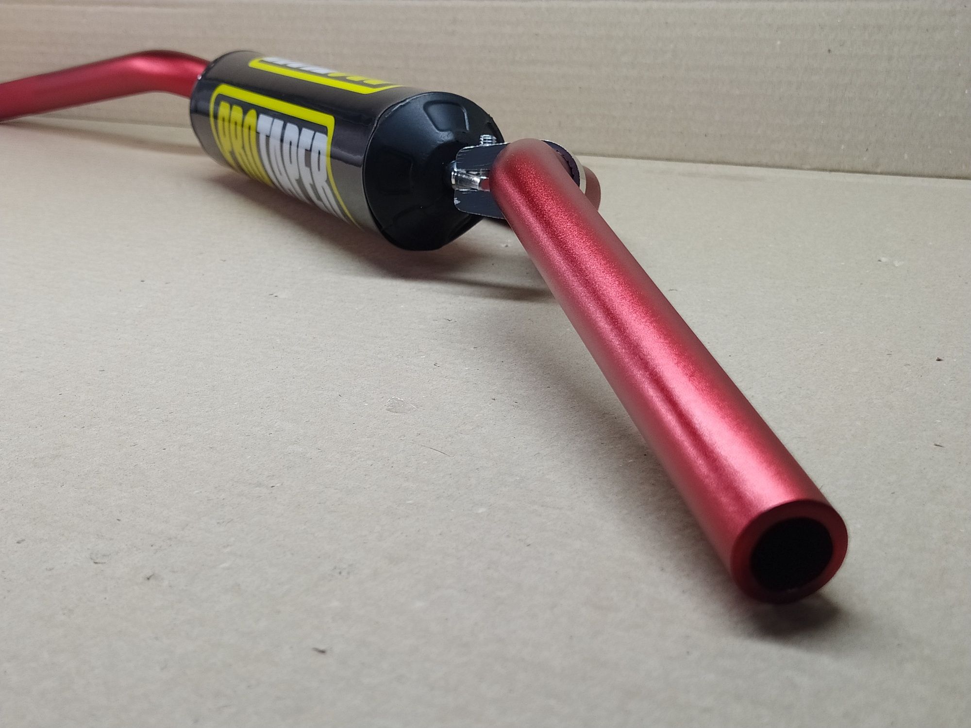 Руль мото d28 L795 PROTAPER" красный с буфером +перемычка