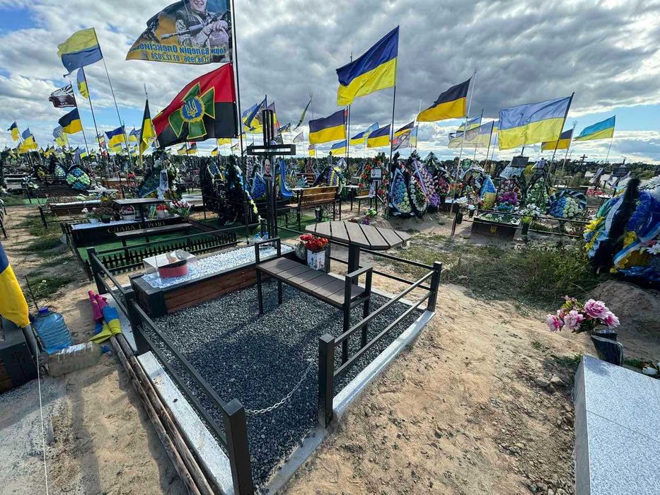 Оградки ритуальні, хрести, столики, лавочки