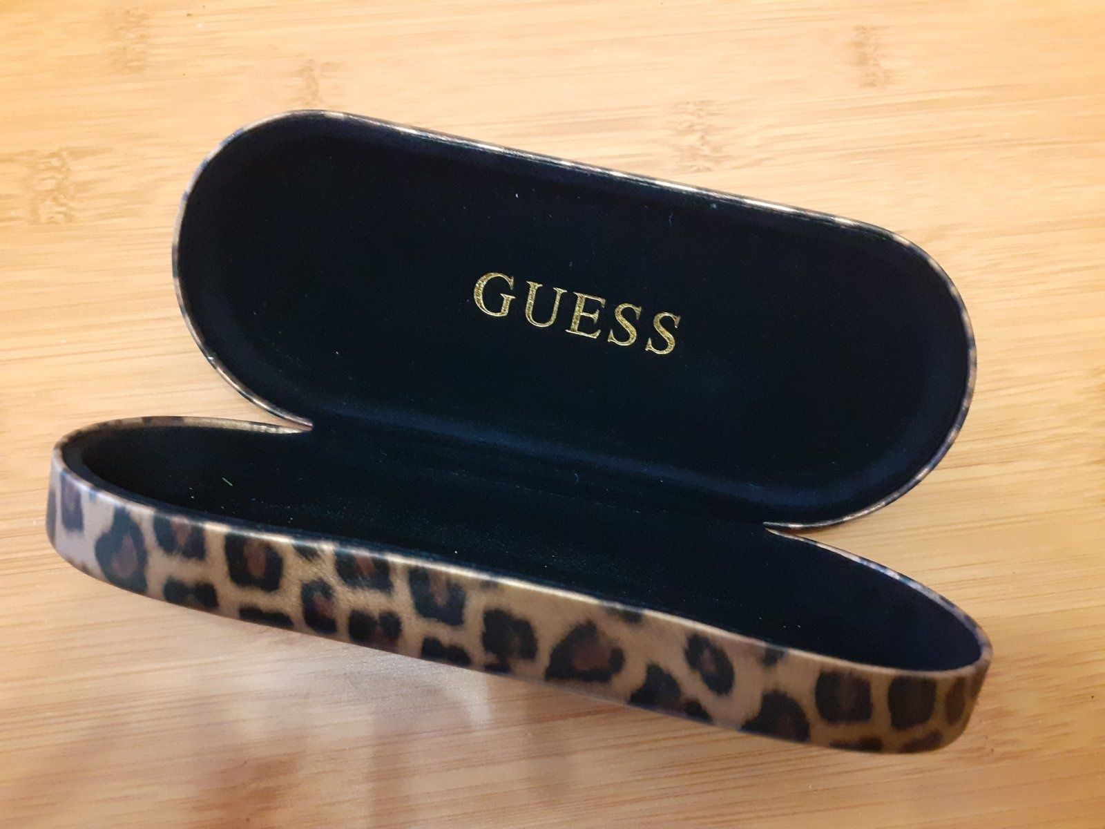 Футляр для окулярів Guess