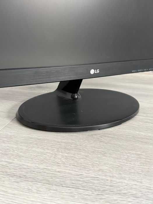Монитор LG 24 дюйма