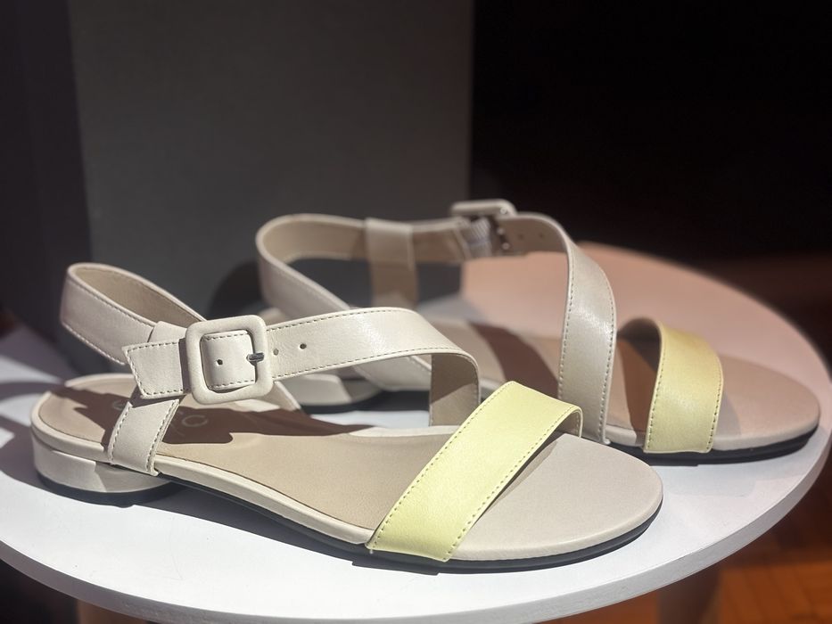Nowe sandaly ecco rozmiar 36