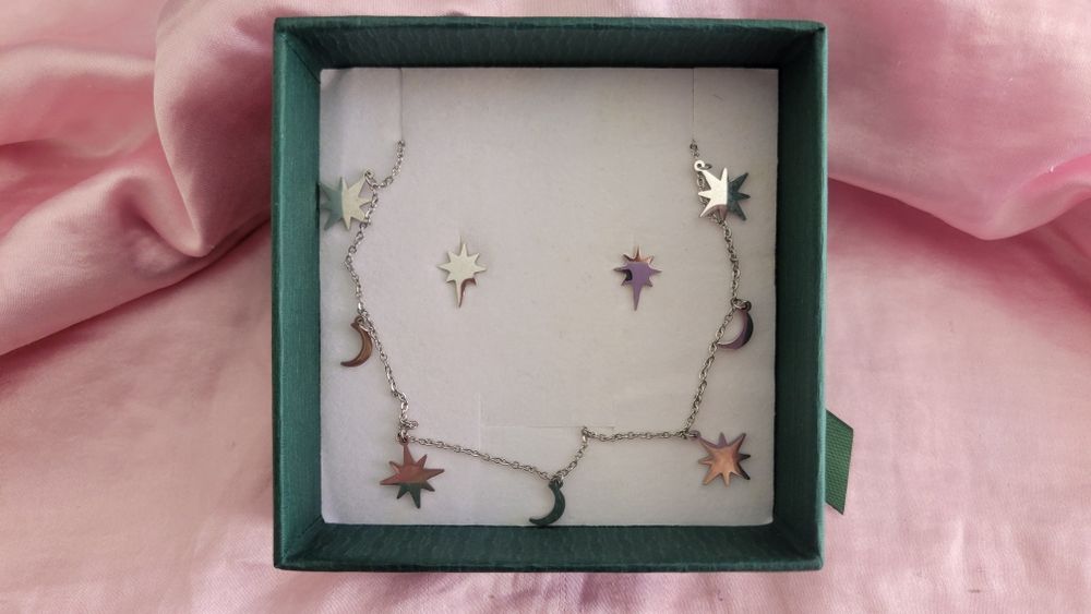 Conjunto de Colar e Brincos Prateado em Aço Inoxidável