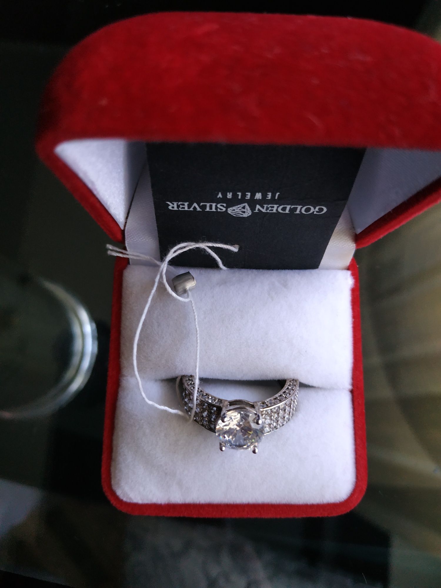 Срібна каблучка, жіночий перстень з камінчиками