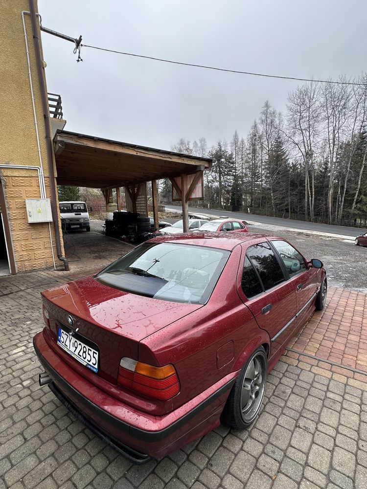 BMW e36 sedan, bez rdzy, swietny stan