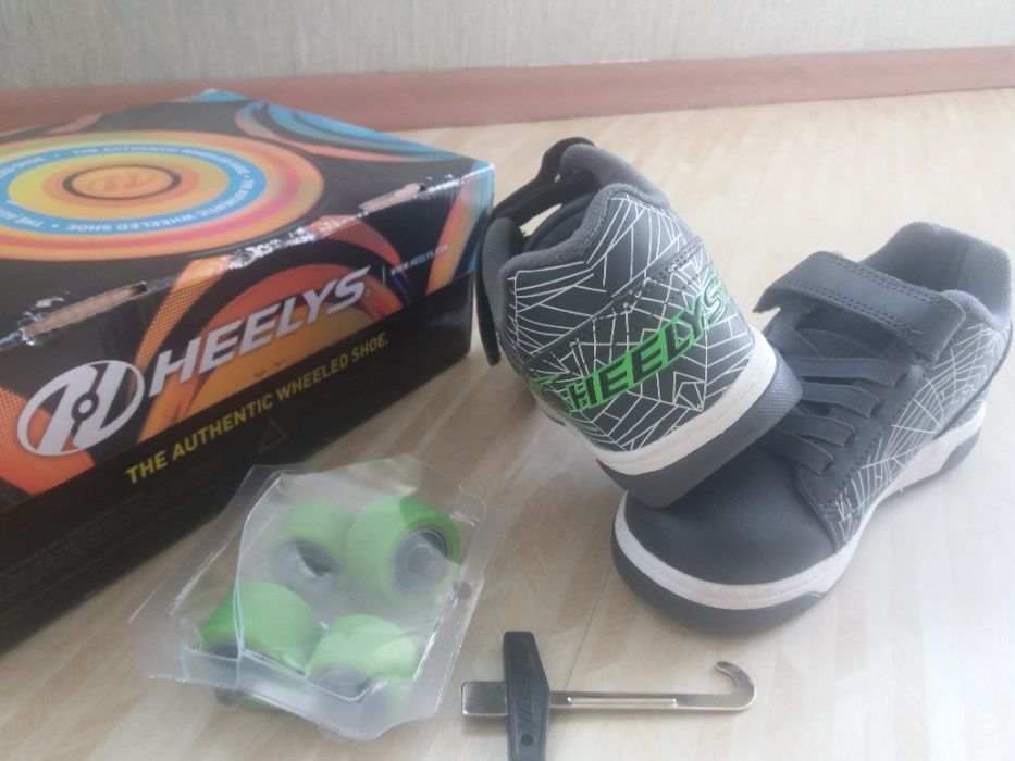 Продам хилесы Heelys