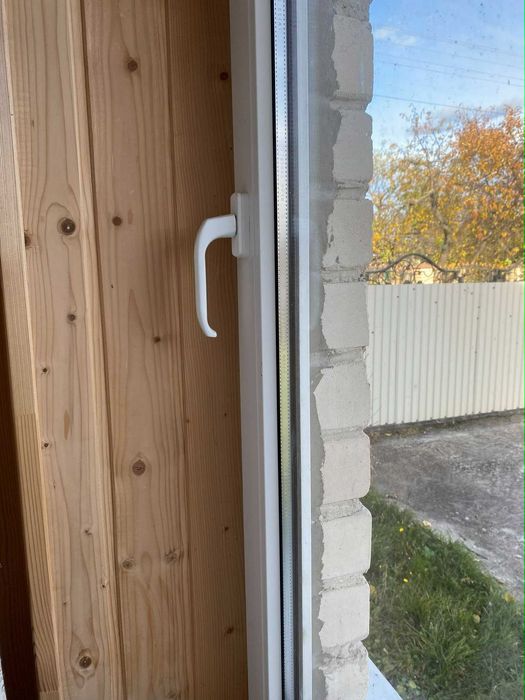 Будинок на обжитій вулиці у Буцневі на дачах