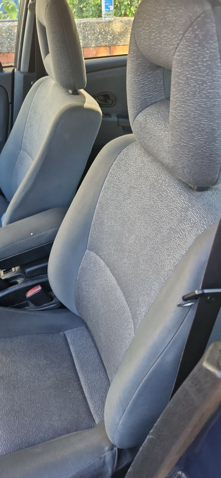 Mitsubishi Carisma versão Confort excelente estado.