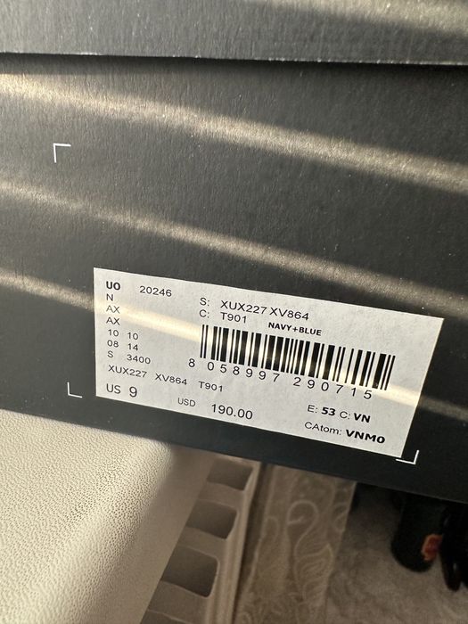 Продам кроссовки Armani