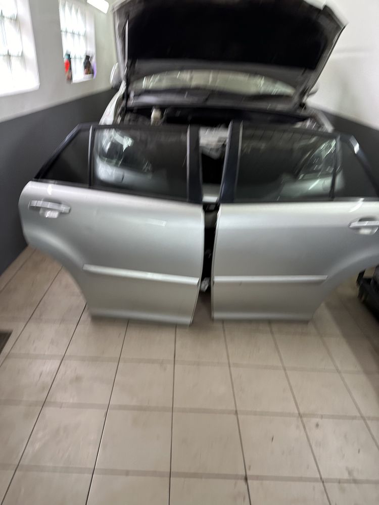 Lexus rx2 задние двери