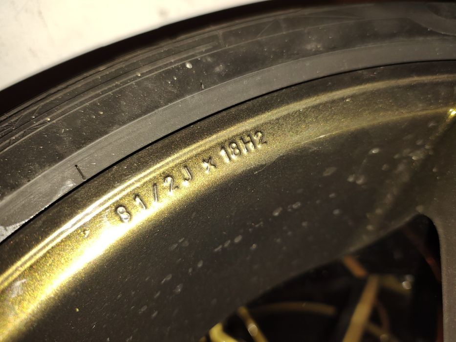 Bbs ra517 8,5j R18 et30 z oponami zimowymi