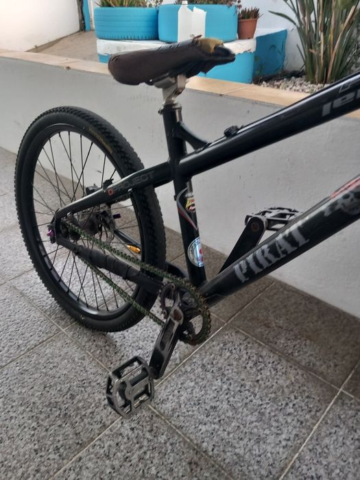 Dirt jump em bom estado