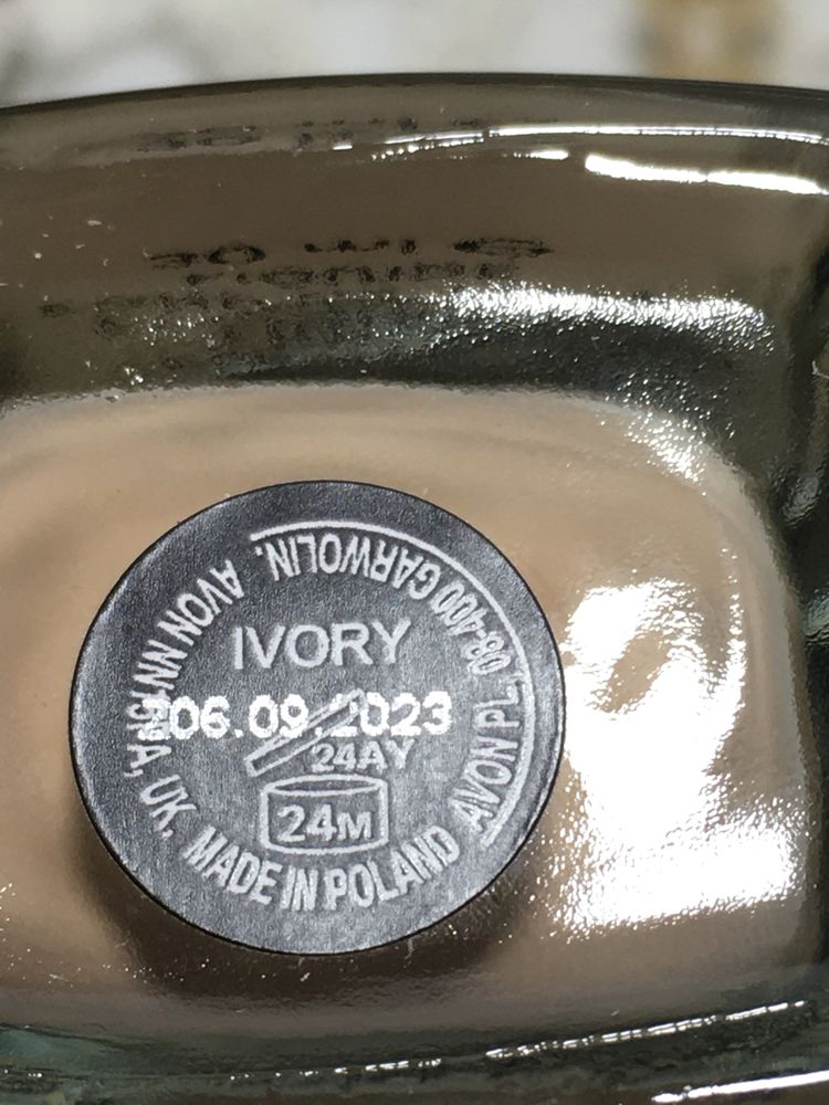 Kryjący podklad adaptujący Ivory Avon