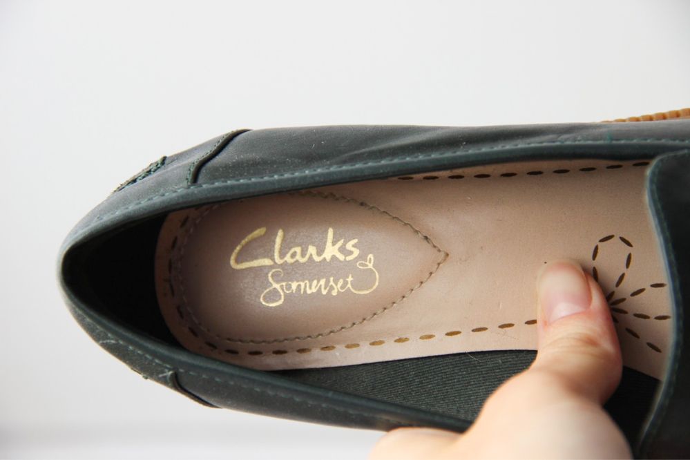 Шкіряні туфлі лофери Clarks