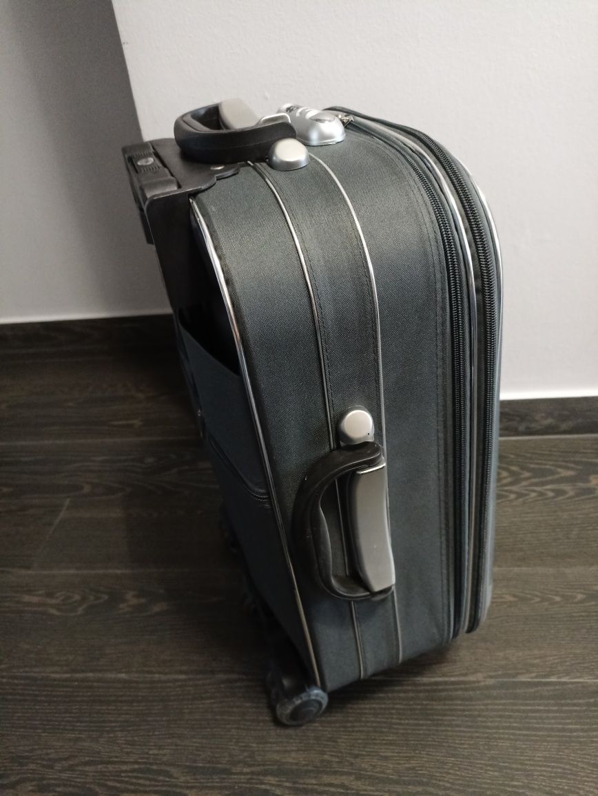 Mała walizka kabinowa Miękka