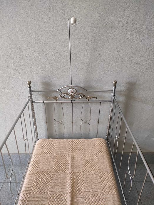 Cama de bebe vintage com colchão