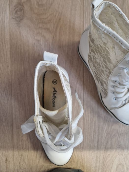 Trampki ślubne z koronką białe/ecru na koturnie, na wesele