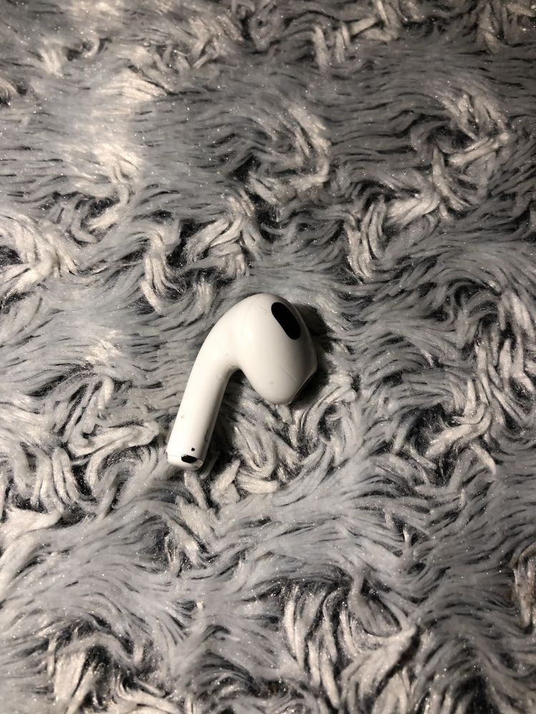 Продам навушник лівий airpods 3