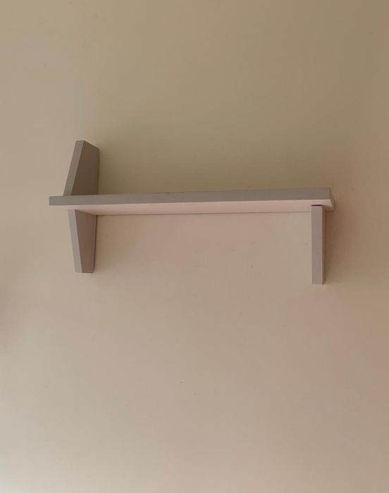 Estante em madeira conjunto da cama