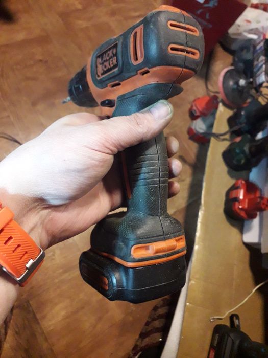 Шуруповёрт Black & Decker 12v,комплект,новые акумуляторы.