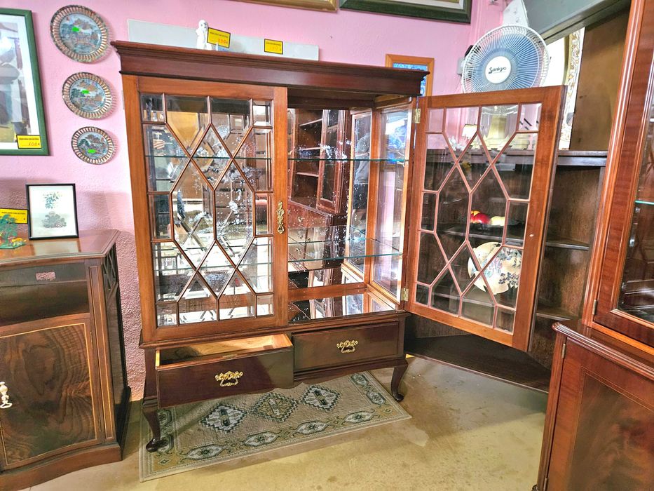 Cristaleira antiga em óptimo estado geral