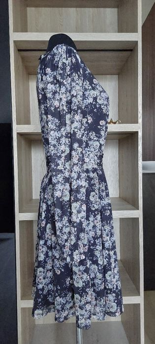 Mohito Kobieca sukienka w kwiaty z długim rękawem Rozm. XL / 42