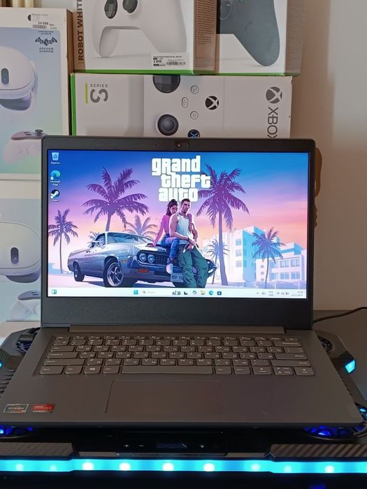 Ігровий ноутбук Lenovo V14 / Ryzen 3 + Vega 3