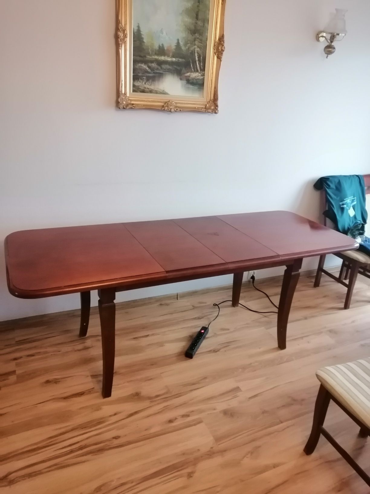 Stół plus 6 tapicerowanych krzeseł