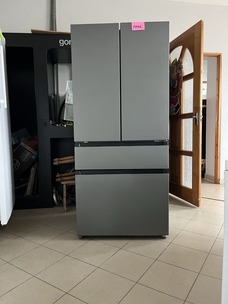 Холодильник Gorenje model NRM8181UX темно сірого матового кольору