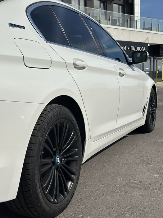 Продам BMW G30 530e 2018