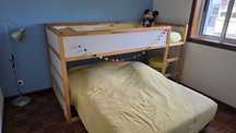 Cama Kura IKEA 90x200 sem colchão
