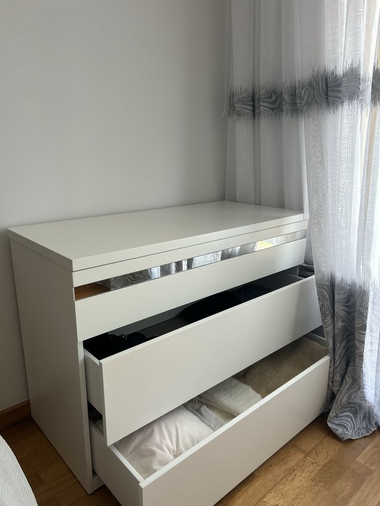 Cómoda branca com 3 gavetas