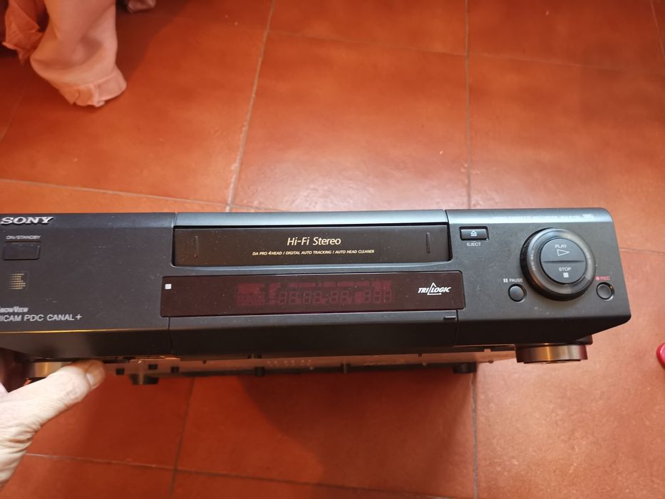 Vendo vídeo cassetes