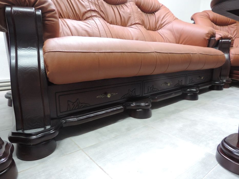 Шкіряний класичний комплект меблів, шкіряні меблі,диван на дубі.