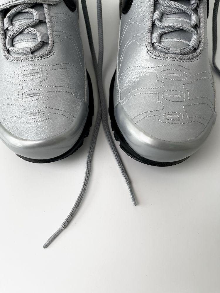 Оригинал Nike Air Max Plus Tiempo Wolf Gray Black (HM6850 001) найк тн