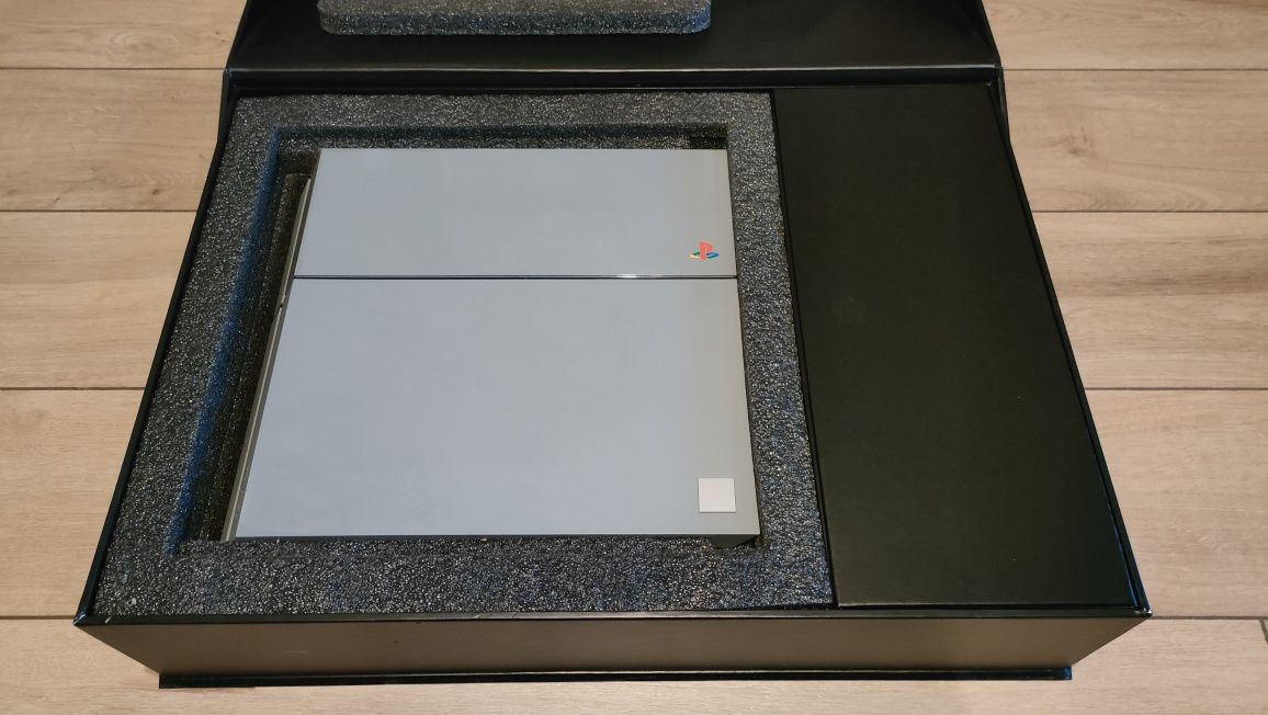 Playstation 4 20th anniversary cały zestaw 1 z 12 300 na calym swiecie