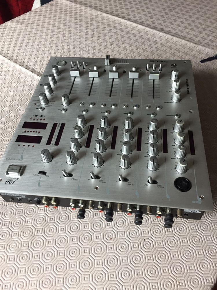 Mesa de Mistura DJ - Reloop RMX - 400SP