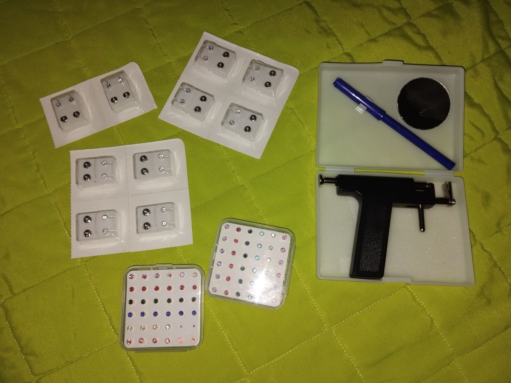 Pistola para fazer furos + brincos