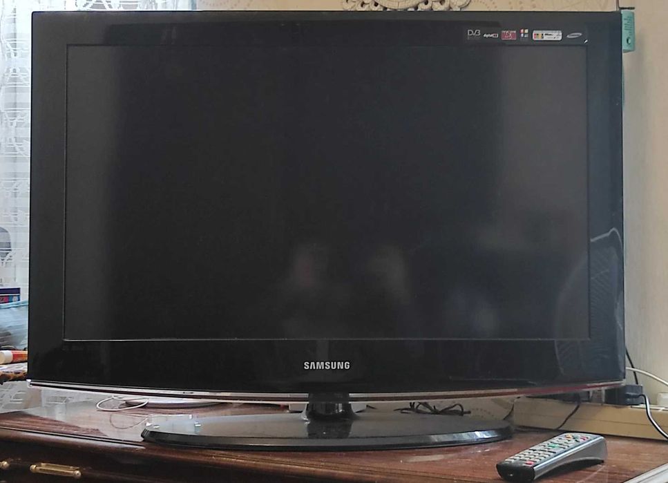 Телевізор Samsung LE32B450C4W (32 діагональ)