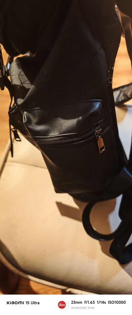 Mochila semi nova