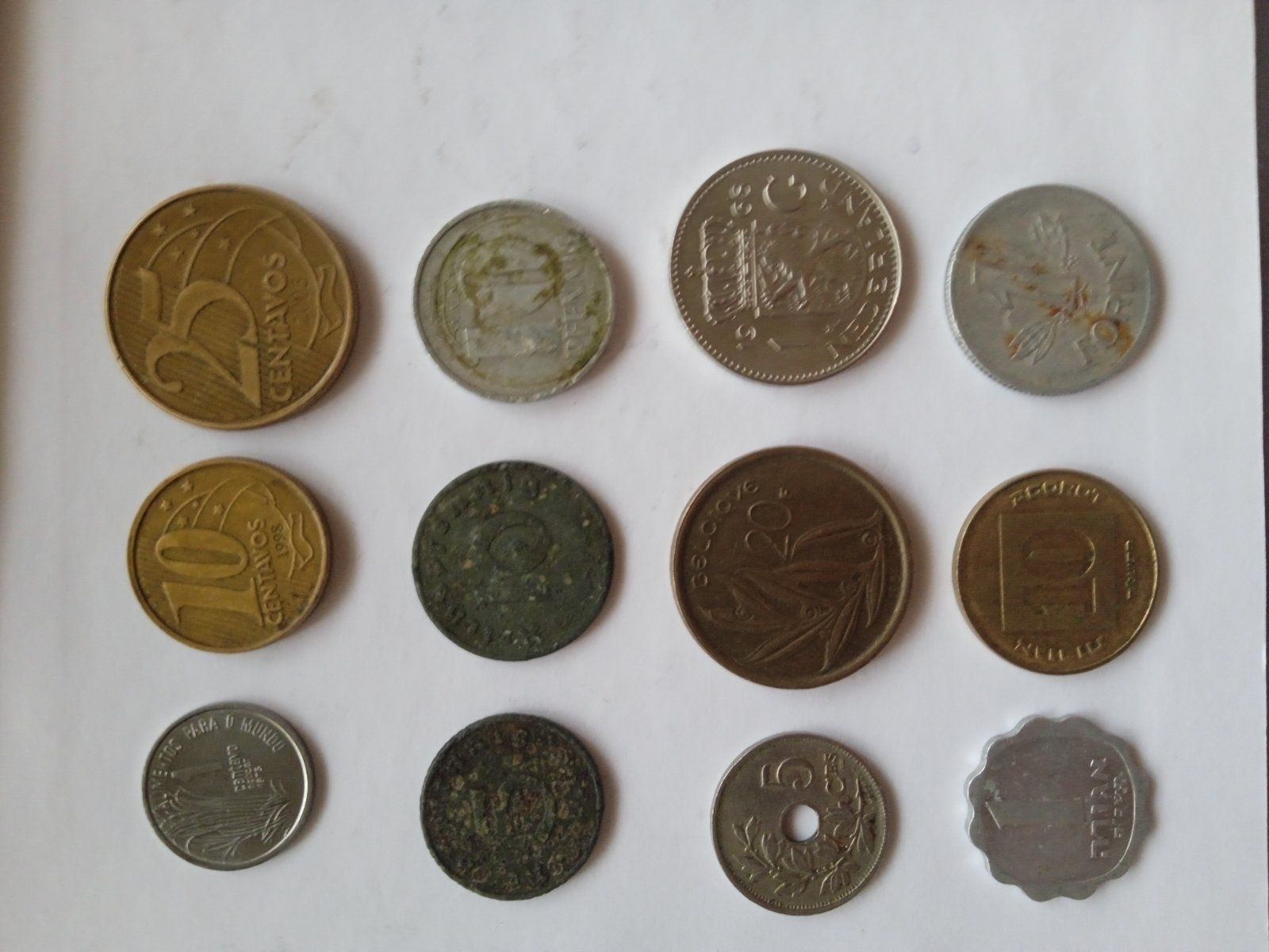 Монети з різних  країн світу