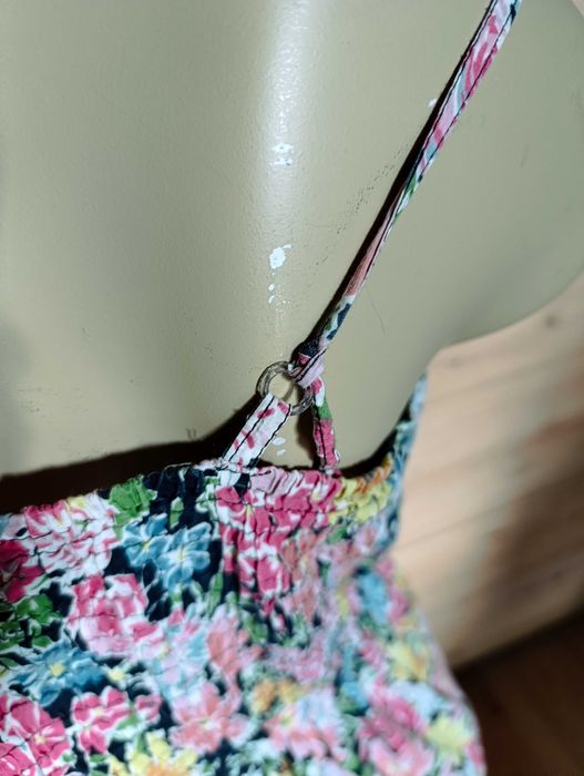 Kwiecista sukienka na ramiączkach