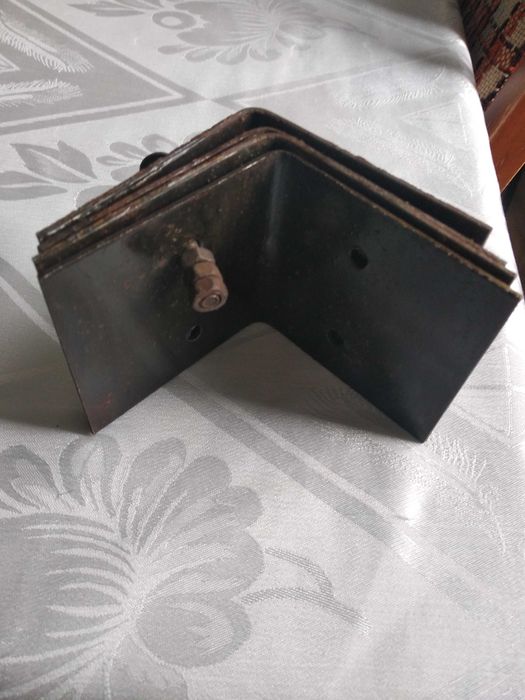 уголок металлический