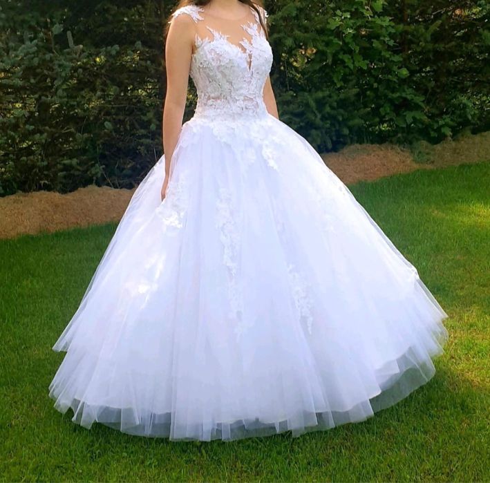 Suknia ślubna r. 36/38. Cena do negocjacji.