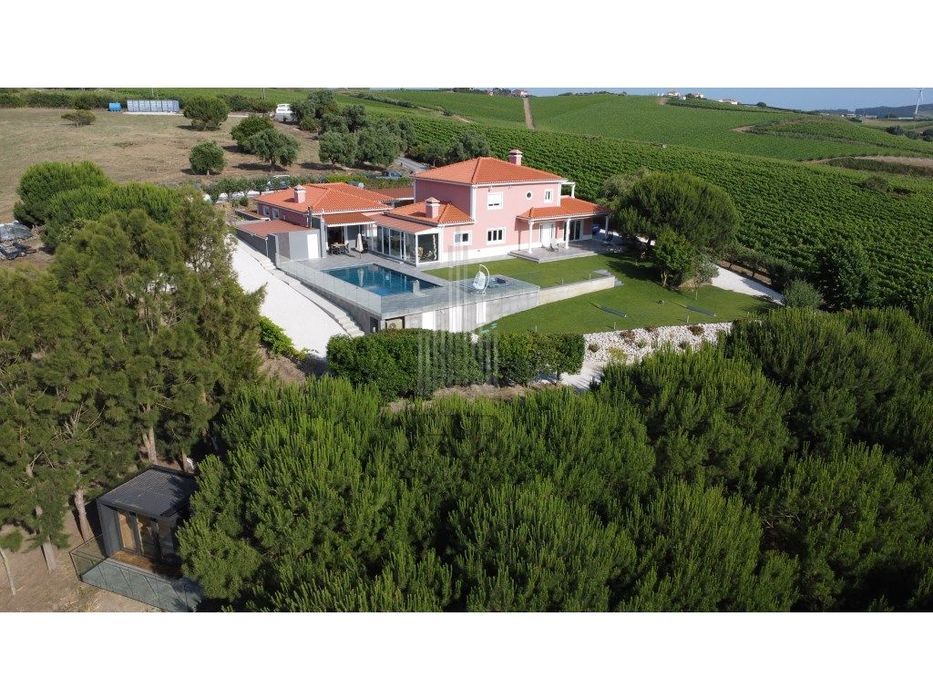 Moradia T5 recentemente renovada com 4 Hectares, Spa e Piscina inse...