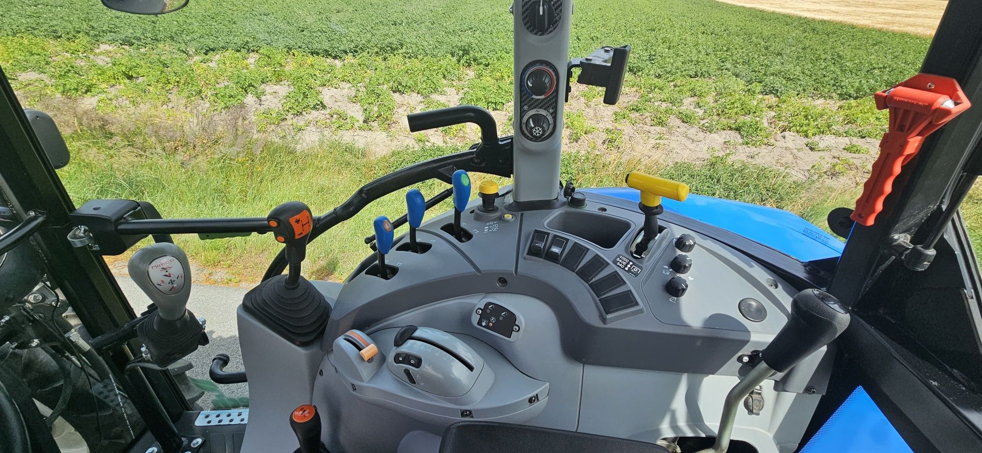 New Holland t5.85 T5.85  super stan !