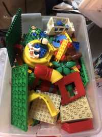 Caixa gigante com legos
