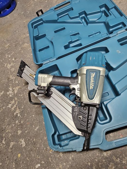 Gwoździarka Makita AN943