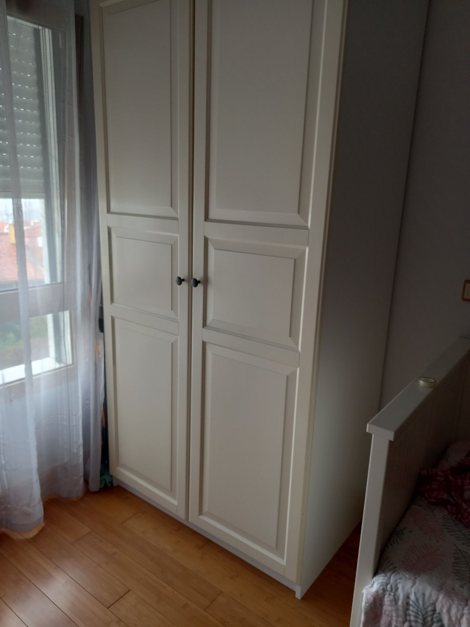 Roupeiro 2 portas Hemnes Ikea ( altura 2mts/largura 1mt)