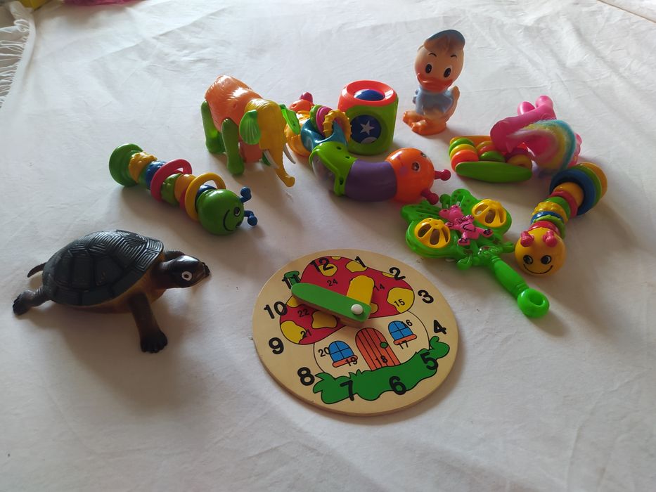 Продаються іграшки