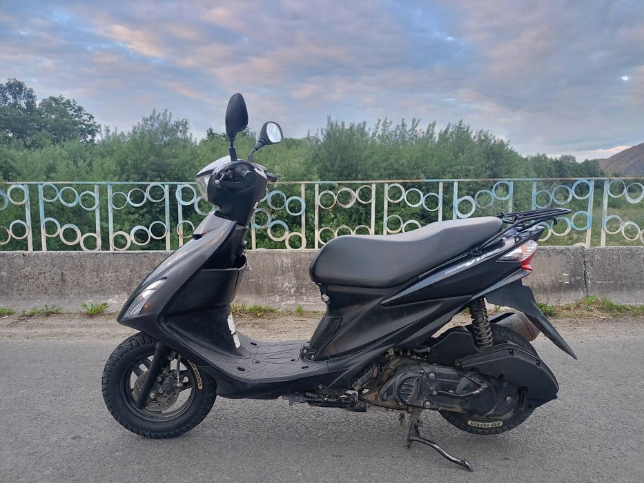 Продам скутер Suzuki Adres 125 кубів